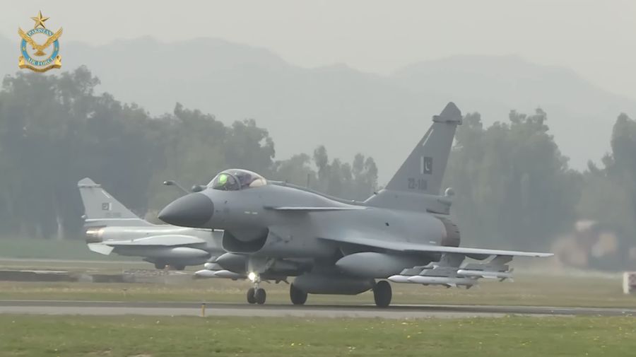 Jet Tempur buatan Chengdu Aircraft Corporation (CAC) J-10 milik Pakistan. Jet Tempur buatan Chengdu Aircraft Corporation (CAC) J-10 milik Pakistan. (Tangkapan Layar Youtube/Pakistan Air Force)