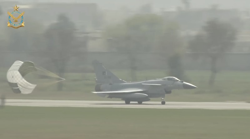 Jet Tempur buatan Chengdu Aircraft Corporation (CAC) J-10 milik Pakistan. Jet Tempur buatan Chengdu Aircraft Corporation (CAC) J-10 milik Pakistan. (Tangkapan Layar Youtube/Pakistan Air Force)