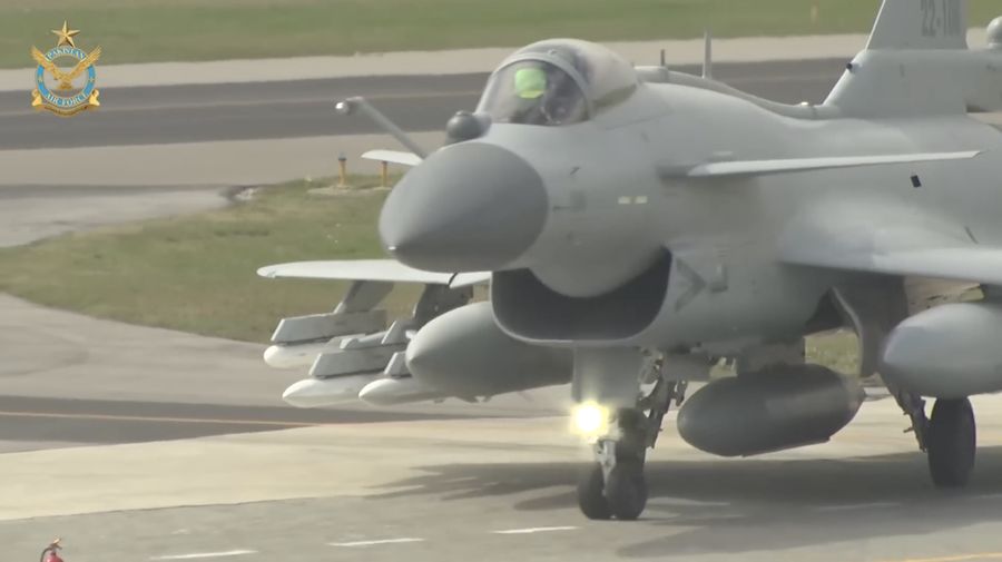 Jet Tempur buatan Chengdu Aircraft Corporation (CAC) J-10 milik Pakistan. Jet Tempur buatan Chengdu Aircraft Corporation (CAC) J-10 milik Pakistan. (Tangkapan Layar Youtube/Pakistan Air Force)