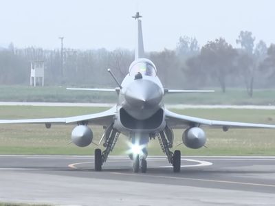 Prabowo Beli Jet Tempur Siluman China Chengdu J-10, Ini Penampakannya
