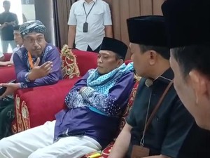 Digeruduk Massa, Kemenag Jamin Bupati Lombok Tengah Berangkat Haji