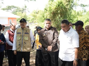 Mensos Tinjau Lahan Pembangunan Rumah untuk Naila