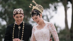 Unboxing Suvenir Nikah Luna Maya-Maxime Bouttier, Apa Isinya?