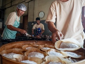 Kuliner Ikonik! 10 Oleh-oleh Makanan dari Solo yang Rasanya Juara