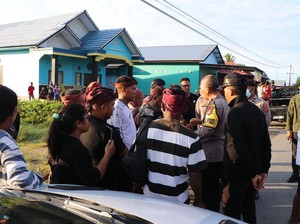 Pria di Buru Tewas Saat Santap Nasi Ikan, Keluarga Ngamuk Rusak Warung Makan
