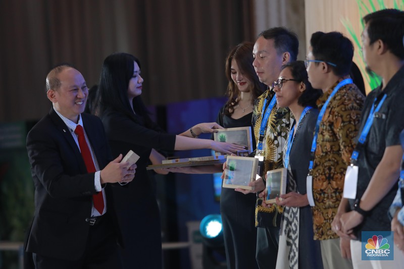 Presiden Direktur Endress+Hauser Indonesia, Henry Chia menyampaikan pemaparan dalam acara Endress+Hauser Indonesia Sustainability Recognition Forum 2025 di Jakarta, Kamis (8/5/2025). (CNBC Indonesia/Tri Susilo)