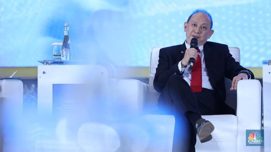 Presiden Direktur Endress+Hauser Indonesia, Henry Chia menyampaikan pemaparan dalam acara Endress+Hauser Indonesia Sustainability Recognition Forum 2025 di Jakarta, Kamis (8/5/2025). (CNBC Indonesia/Tri Susilo)