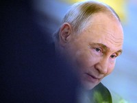 Ekonomi Rusia Dibayangi Resesi, Putin: Tak Boleh Terjadi