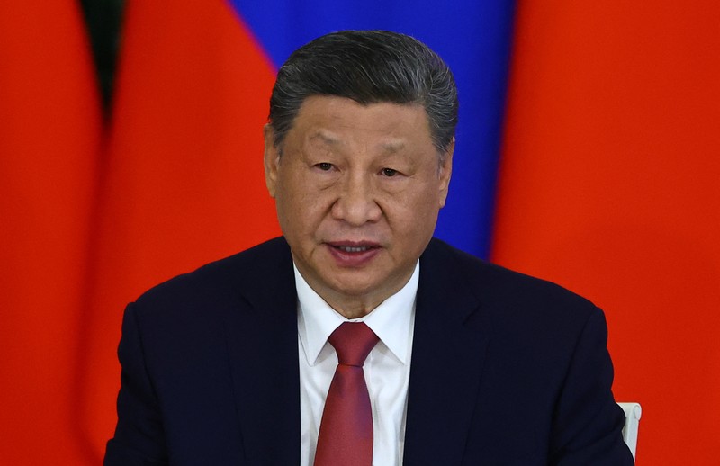 Presiden Rusia Vladimir Putin berjabat tangan dengan mitranya dari China Xi Jinping selama upacara penandatanganan setelah pembicaraan mereka di Kremlin di Moskow, Rusia, 8 Mei 2025. Presiden Rusia Vladimir Putin berjabat tangan dengan mitranya dari China Xi Jinping selama upacara penandatanganan setelah pembicaraan mereka di Kremlin di Moskow, Rusia, 8 Mei 2025. (REUTERS/Evgenia Novozhenina)