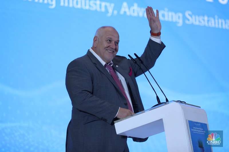 Presiden Direktur Endress+Hauser Indonesia, Henry Chia menyampaikan pemaparan dalam acara Endress+Hauser Indonesia Sustainability Recognition Forum 2025 di Jakarta, Kamis (8/5/2025). (CNBC Indonesia/Tri Susilo)