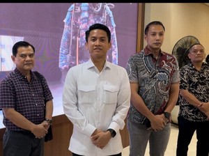 Adik Iriana Bawa Ijazah Sekolah-Kuliah Jokowi ke Bareskrim