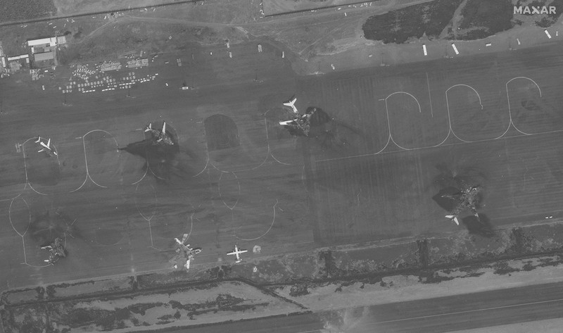 Citra satelit menunjukkan kerusakan pada Bandara Internasional Sanaa di Yaman usai serangan udara Isreael. (Maxar Technologies/Handout via REUTERS) Citra satelit menunjukkan kerusakan pada Bandara Internasional Sanaa di Yaman usai serangan udara Isreael. (Maxar Technologies/Handout via REUTERS)