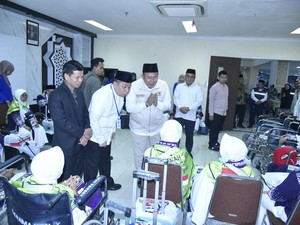 Lepas Ratusan Calhaj di Embarkasi Banjarmasin, Cucun Pastikan Prosesnya Lancar