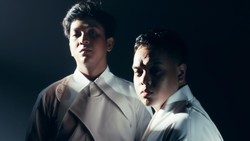 Dewi Versi Daun Jatuh, Lebih Santai dan Personal