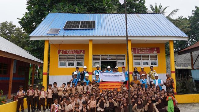 PLN Hadirkan Listrik SuperSUN di Pulau Satangnga
