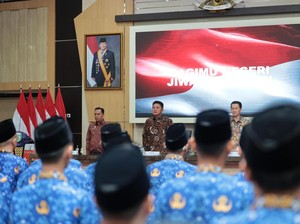Herman Deru Lantik 101 CPNS: Kalian Pelayan Masyarakat, Bukan Bos!