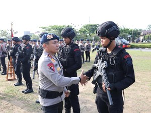 Kapolda Riau Lepas Tim Brimob Challenge: Teamwork Adalah Kunci