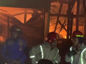 Kebakaran Pasar Mojoduwur Jombang Hanguskan 6 Kios Pedagang