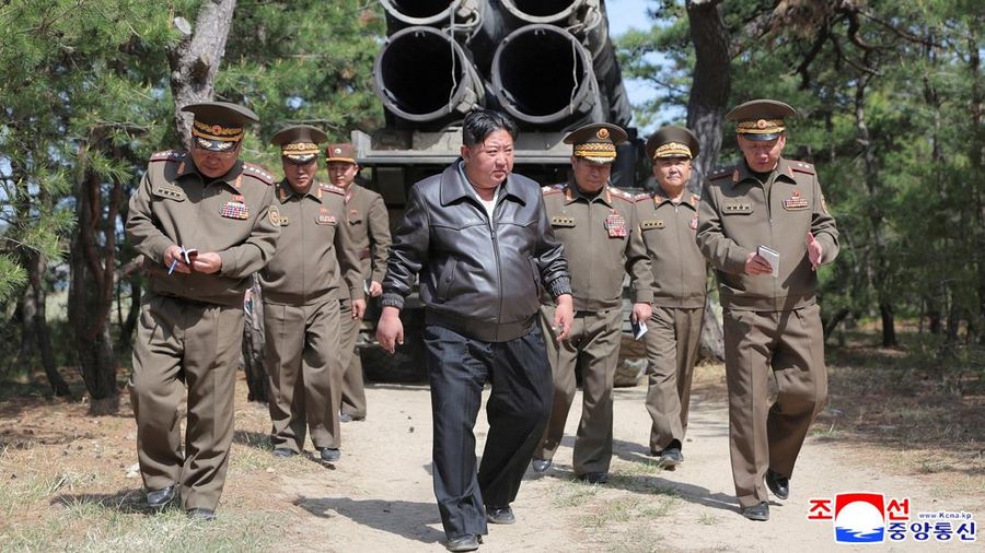 Korea Utara uji coba rudal balistik jarak pendek dan artileri jarak jauh, Kamis (8/7/2025). (KCNA via REUTERS)