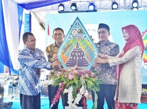 Buka Pameran Kain Tradisional 2025, Menbud Soroti Warisan Wastra Nusantara