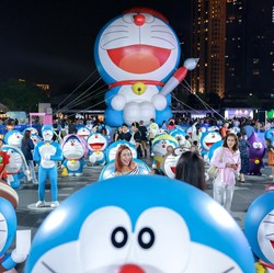 Penampakan Doraemon Raksasa Muncul di Tetangga Indonesia