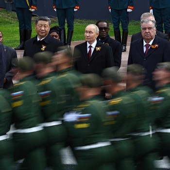 Momen Putin Pamer Kekuatan Militer Rusia di Depan Xi Jinping