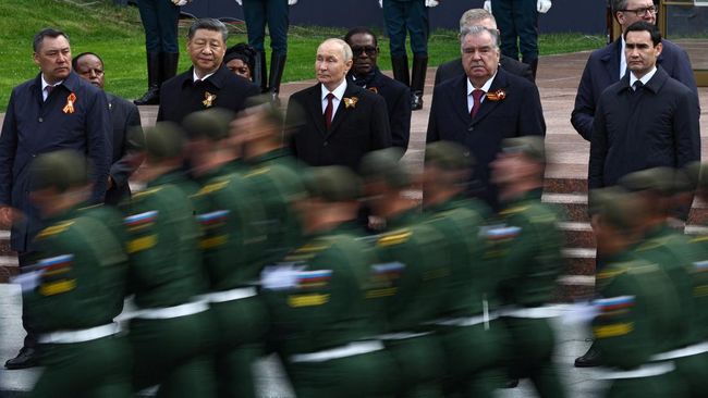 Momen Putin Pamer Kekuatan Militer Rusia di Depan Xi Jinping