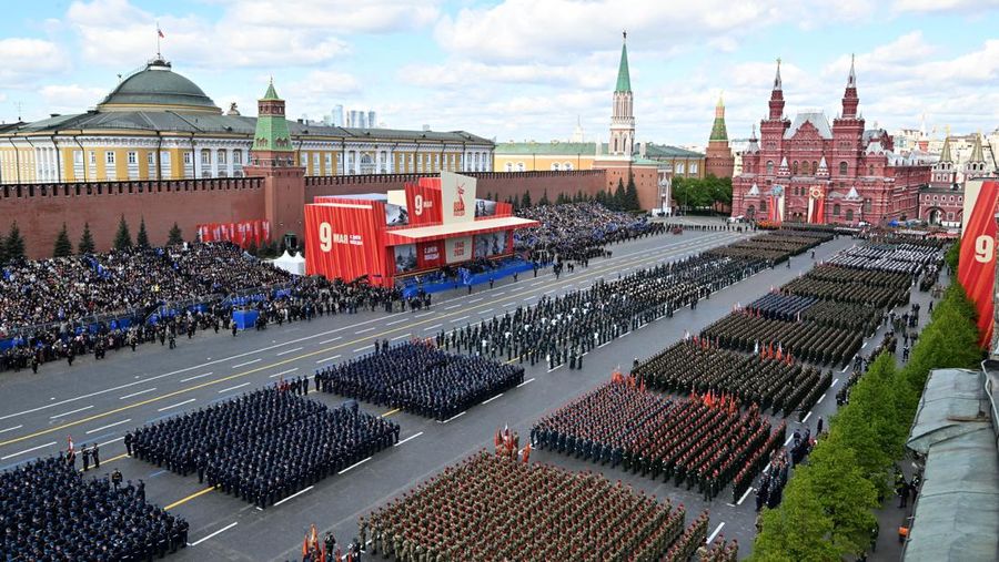 Pemandangan umum menunjukkan Lapangan Merah selama parade militer pada Hari Kemenangan, menandai peringatan 80 tahun kemenangan atas Nazi Jerman dalam Perang Dunia Kedua, di pusat kota Moskow, Rusia, 9 Mei 2025. Pemandangan umum menunjukkan Lapangan Merah selama parade militer pada Hari Kemenangan, menandai peringatan 80 tahun kemenangan atas Nazi Jerman dalam Perang Dunia Kedua, di pusat kota Moskow, Rusia, 9 Mei 2025. (Ivan Sekretarev/Host agency RIA Novosti/Handout via REUTERS)