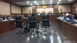 Penyidik KPK: Firli Bahuri Sebar Info OTT Sebelum Hasto-Harun Ditangkap