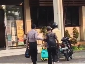 Ngadu Habis Ongkos ke Polisi, Kakek Andi Akhirnya Disewakan Ojol untuk Pulang