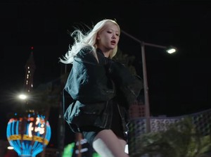 Lirik Lagu Messy Rose yang Trending YouTube Lengkap Terjemahan