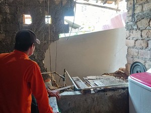 Tembok Rumah Warga di Tanahsareal Bogor Ambruk Imbas Hujan Deras