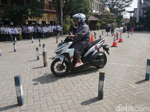 Ratusan Santri di Jombang Belajar Keselamatan Berkendara