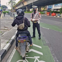 Awas! Melanggar Aturan Pelat Nomor Kendaraan Bakal Dipenjara 2 Bulan