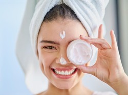 Apa Saja Basic Skincare? Begini Panduannya Sesuai Jenis Kulit Apa Saja Basic Skincare? Begini Panduannya Sesuai Jenis Kulit