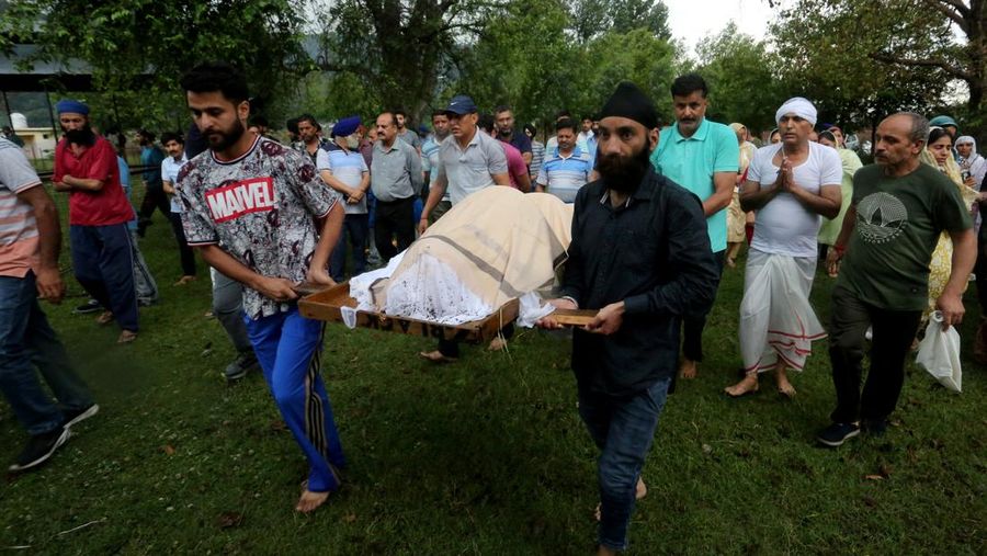 Suasana Poonch dekat Garis Kontrol (LoC) antara India dan Pakistan, Kamis (8/5/2025). (REUTERS/Stringer) Suasana Poonch dekat Garis Kontrol (LoC) antara India dan Pakistan, Kamis (8/5/2025). (REUTERS/Stringer)