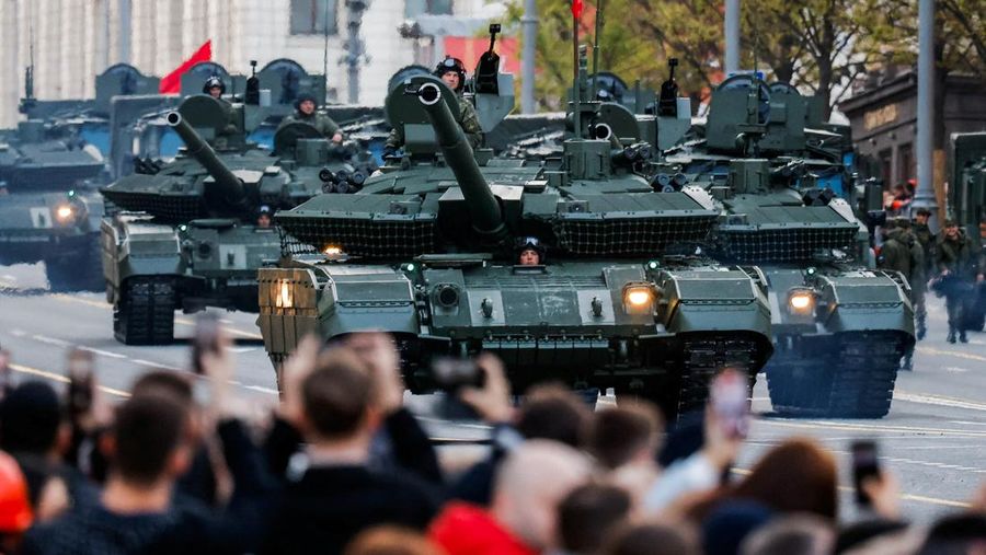 Pemandangan umum menunjukkan Lapangan Merah selama parade militer pada Hari Kemenangan, menandai peringatan 80 tahun kemenangan atas Nazi Jerman dalam Perang Dunia Kedua, di pusat kota Moskow, Rusia, 9 Mei 2025. Pemandangan umum menunjukkan Lapangan Merah selama parade militer pada Hari Kemenangan, menandai peringatan 80 tahun kemenangan atas Nazi Jerman dalam Perang Dunia Kedua, di pusat kota Moskow, Rusia, 9 Mei 2025. (Ivan Sekretarev/Host agency RIA Novosti/Handout via REUTERS)