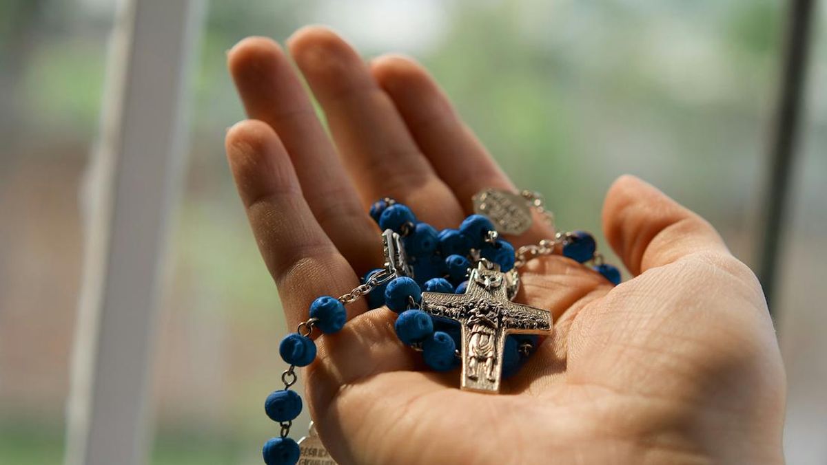 Susunan Doa Rosario Selasa 8 September 2026 Lengkap dari Awal hingga Akhir