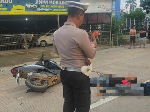 2 Pelajar di Palembang Dilarikan ke RS Usai Tabrak Truk, Sopir Melarikan Diri