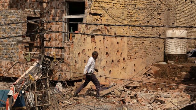 Makin Panas! Serangan Balasan Pakistan Hantam India, Rumah-Mobil Rusak