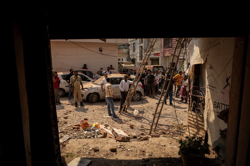 INDIA-PAKISTAN/ A man walks amidst debris on the roof of a damaged house, following Pakistan's military operation against India, in Rehari, Jammu, May 10, 2025. REUTERS/Adnan Abidi TPX IMAGES OF THE DAY