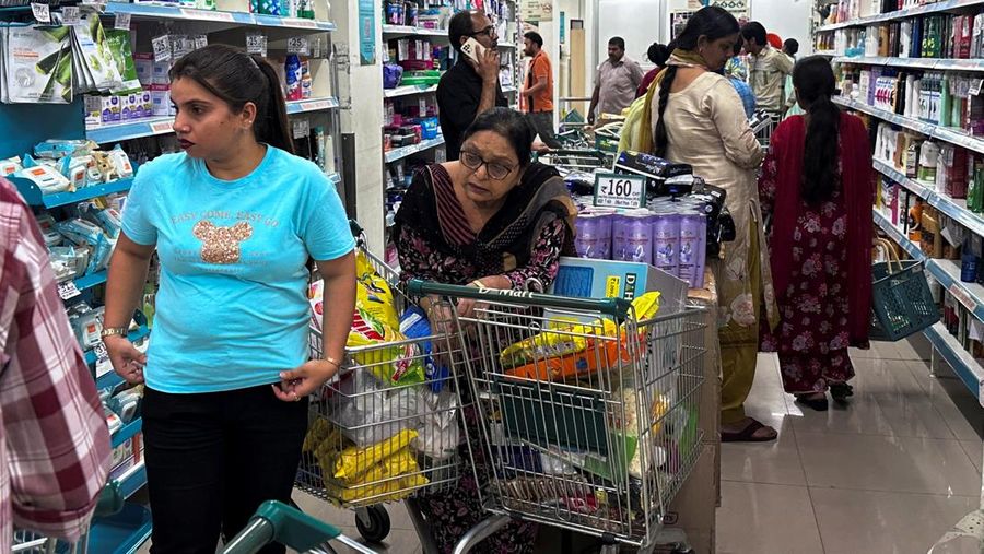 INDIA-PAKISTAN/ People shop for essential goods at a supermarket in Amritsar, India, May 9, 2025. REUTERS/Francis Mascarenhas