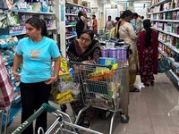 Perang India-Pakistan, Warga Panik Borong Tepung-Minyak & Serbu Bank