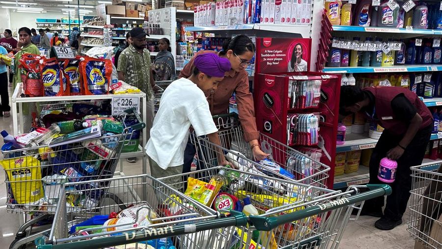 INDIA-PAKISTAN/ People shop for essential goods at a supermarket in Amritsar, India, May 9, 2025. REUTERS/Francis Mascarenhas