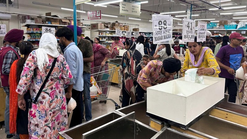 People shop for essential goods at a supermarket in Amritsar, India, May 9, 2025. REUTERS/Francis Mascarenhas