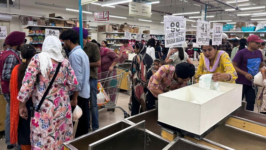 INDIA-PAKISTAN/ People shop for essential goods at a supermarket in Amritsar, India, May 9, 2025. REUTERS/Francis Mascarenhas