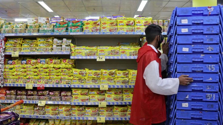 People shop for essential goods at a supermarket in Amritsar, India, May 9, 2025. REUTERS/Francis Mascarenhas