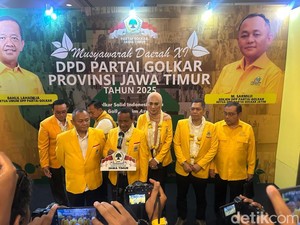 Canda Bahlil ke Emil Dardak: Kalau Tak Nyaman, Beringin Siap Bersamai