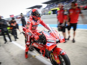 Momen Motor Marquez Mogok dan Didorong di FP MotoGP Inggris