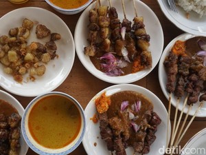 Maknyus! Sate Kronyos Gurih dan Juicy Lagi Ngehits di Jombang